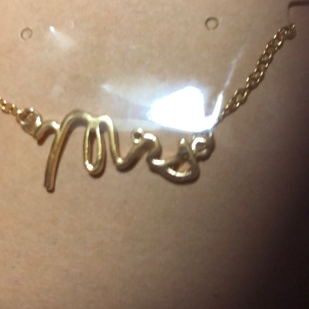 Boutique item Mrs necklace